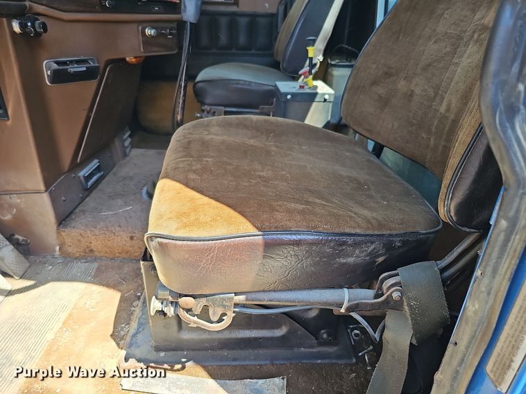 image for item DQ0175 1985 Freightliner FLC  dump truck