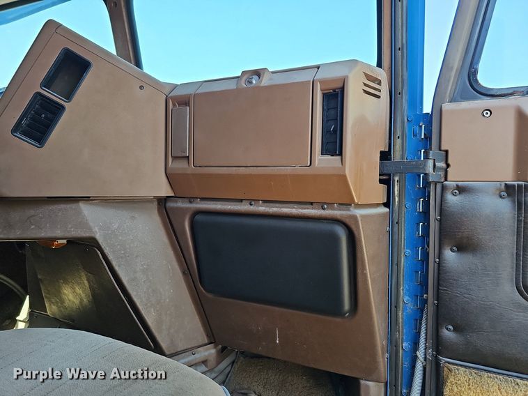 image for item DQ0175 1985 Freightliner FLC  dump truck