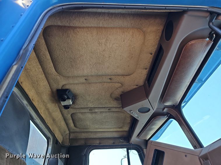 image for item DQ0175 1985 Freightliner FLC  dump truck