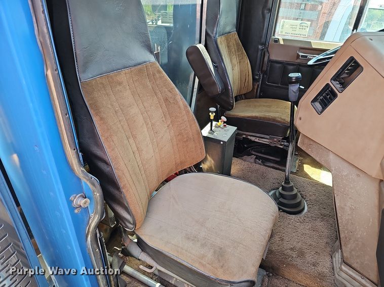 image for item DQ0175 1985 Freightliner FLC  dump truck