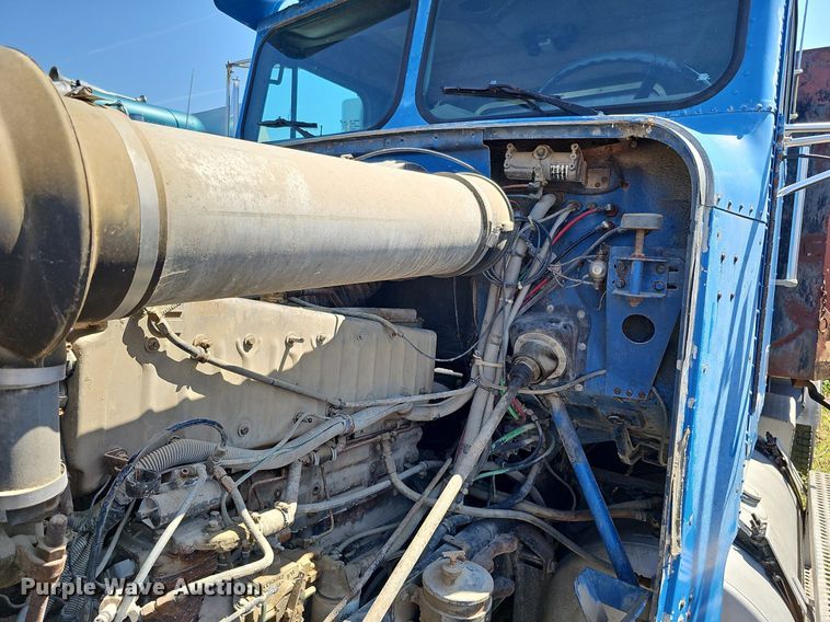 image for item DQ0175 1985 Freightliner FLC  dump truck