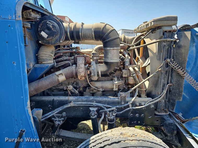 image for item DQ0175 1985 Freightliner FLC  dump truck