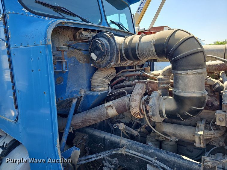 image for item DQ0175 1985 Freightliner FLC  dump truck