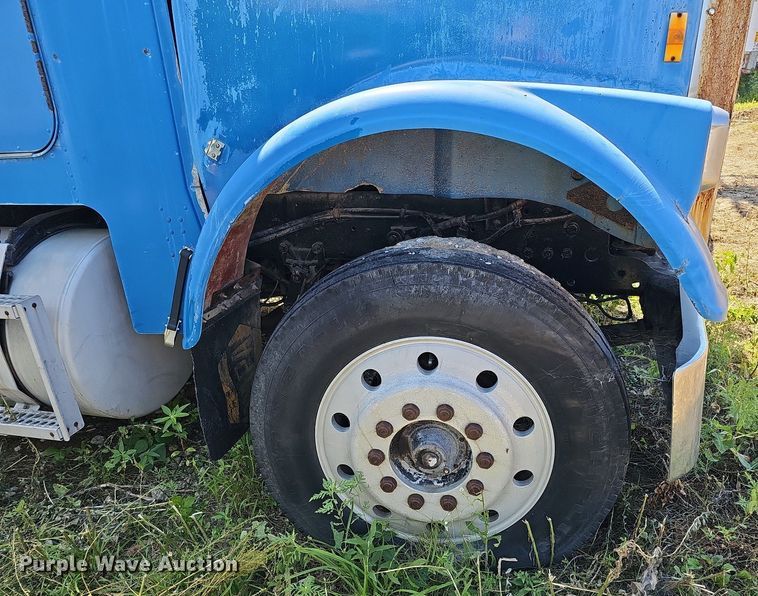 image for item DQ0175 1985 Freightliner FLC  dump truck