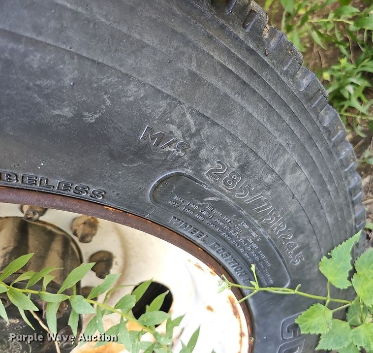 image for item DQ0175 1985 Freightliner FLC  dump truck