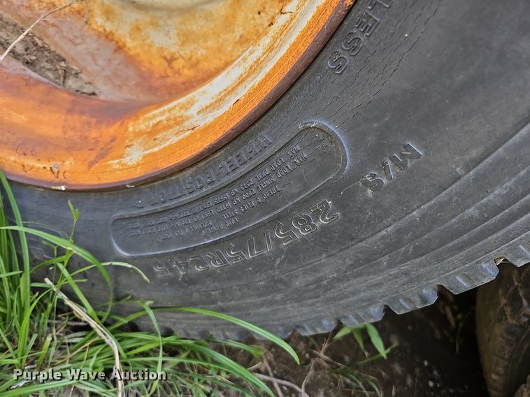 image for item DQ0175 1985 Freightliner FLC  dump truck