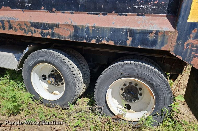 image for item DQ0175 1985 Freightliner FLC  dump truck