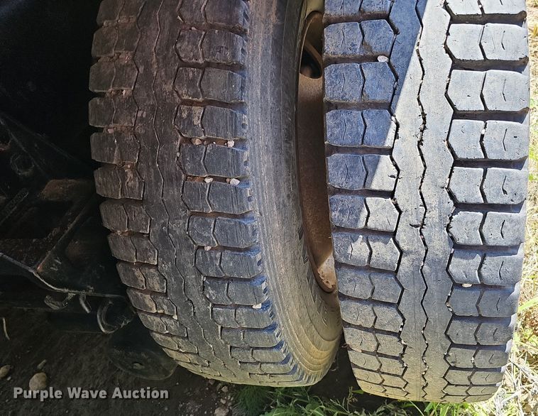 image for item DQ0175 1985 Freightliner FLC  dump truck