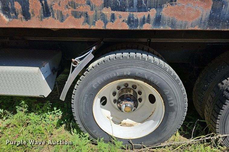 image for item DQ0175 1985 Freightliner FLC  dump truck