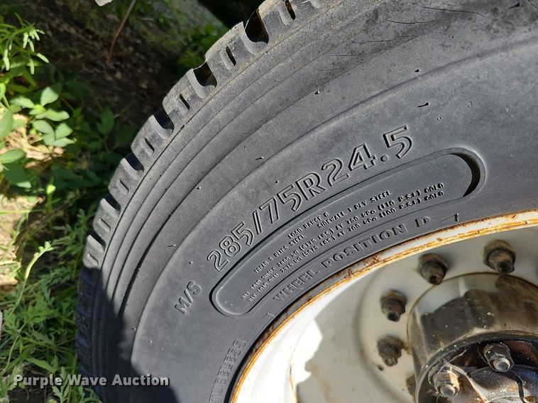 image for item DQ0175 1985 Freightliner FLC  dump truck