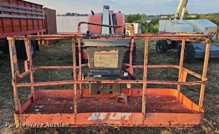 image for item DQ0177 2001 JLG 600S  boom lift