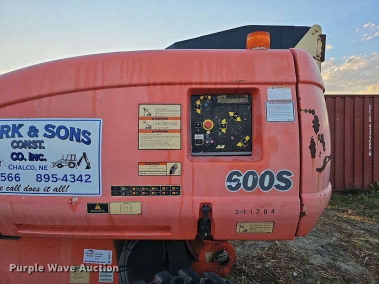 image for item DQ0177 2001 JLG 600S  boom lift