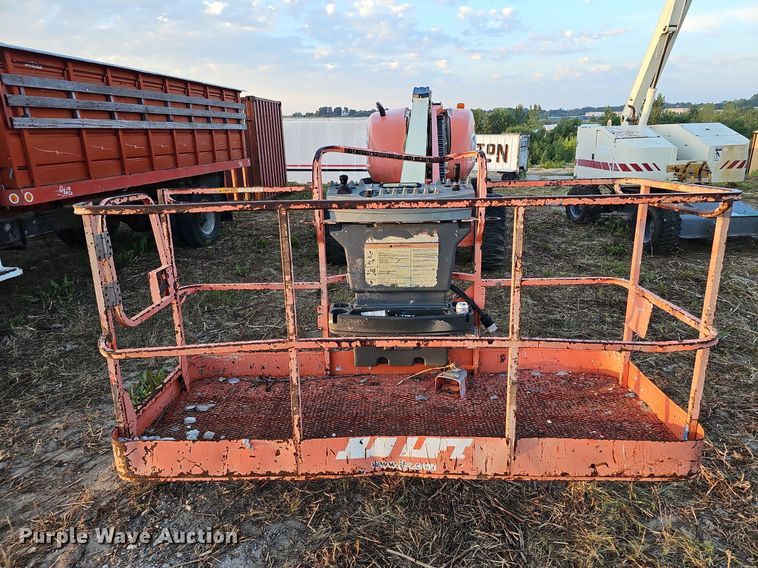 image for item DQ0177 2001 JLG 600S  boom lift