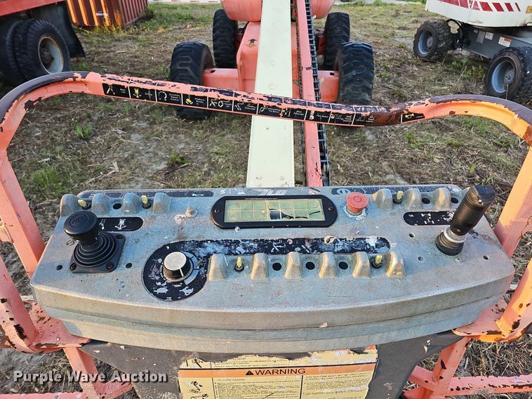 image for item DQ0177 2001 JLG 600S  boom lift