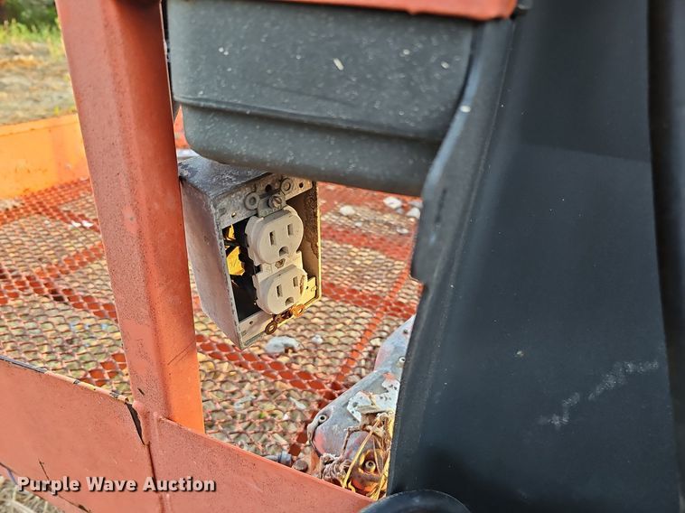 image for item DQ0177 2001 JLG 600S  boom lift