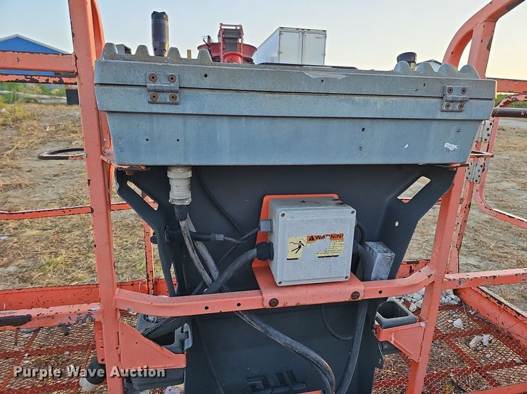 image for item DQ0177 2001 JLG 600S  boom lift