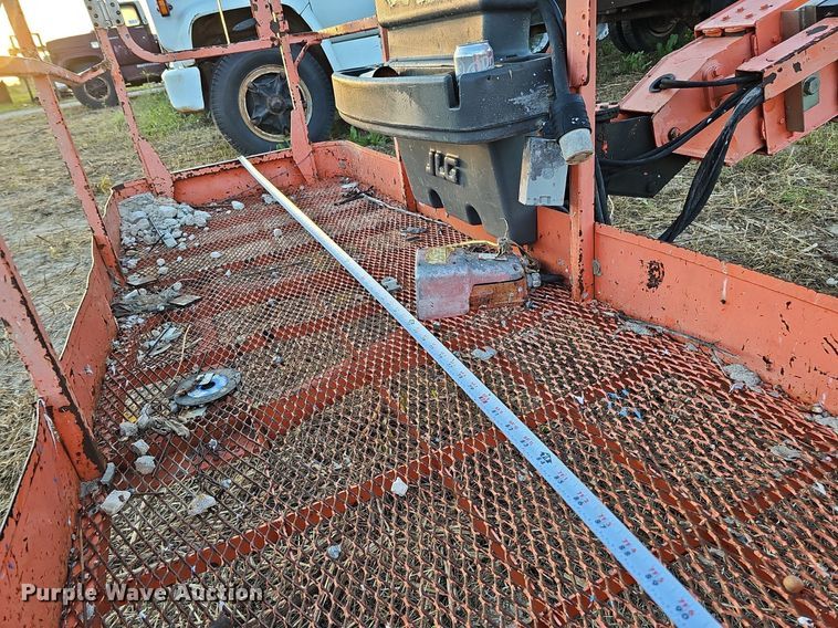 image for item DQ0177 2001 JLG 600S  boom lift