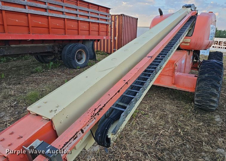 image for item DQ0177 2001 JLG 600S  boom lift