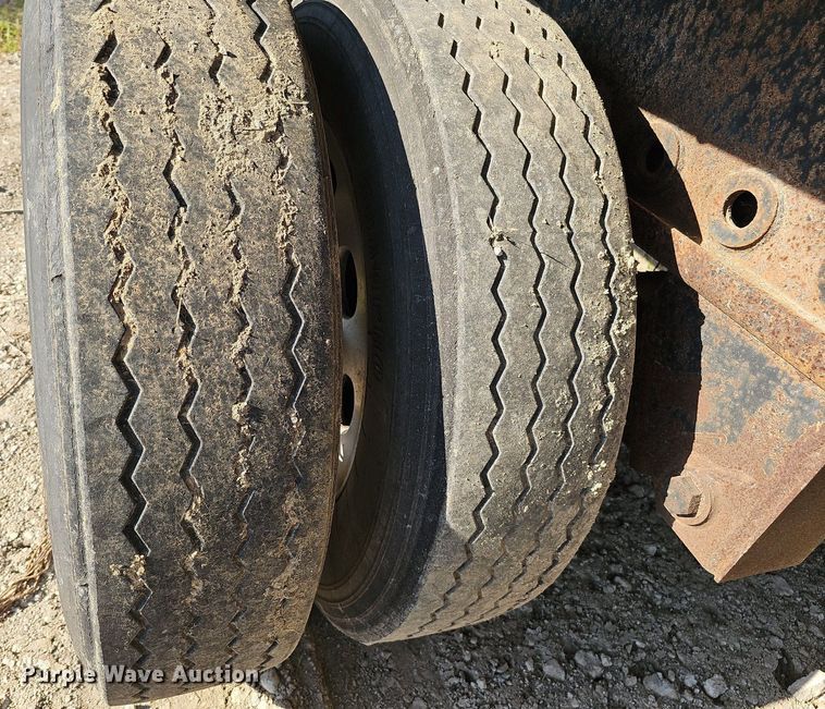 image for item DQ0179 1999 Wabash Flat FLCVHCM  flatbed trailer