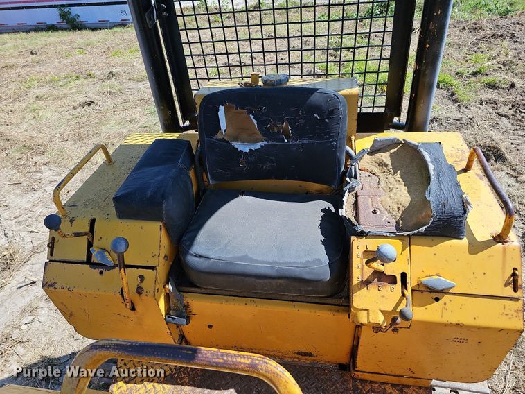 image for item DQ0184 1975 John Deere 555  track loader