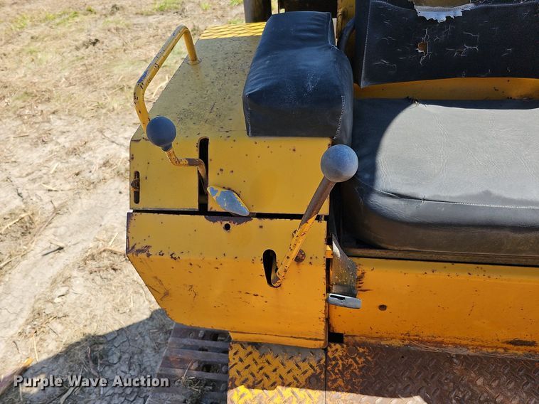 image for item DQ0184 1975 John Deere 555  track loader