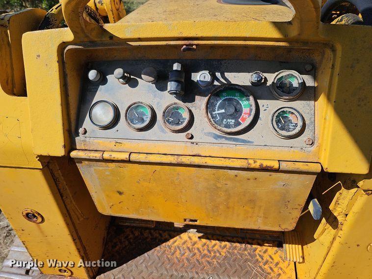 image for item DQ0184 1975 John Deere 555  track loader