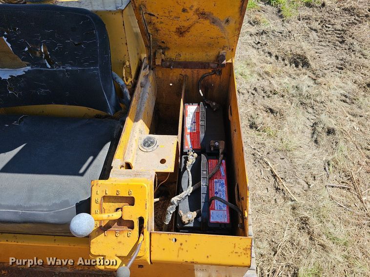 image for item DQ0184 1975 John Deere 555  track loader