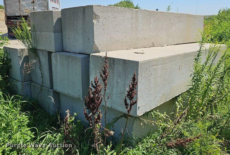 image for item DQ0198 Approximately 10 concrete blocks