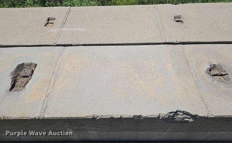 image for item DQ0198 Approximately 10 concrete blocks
