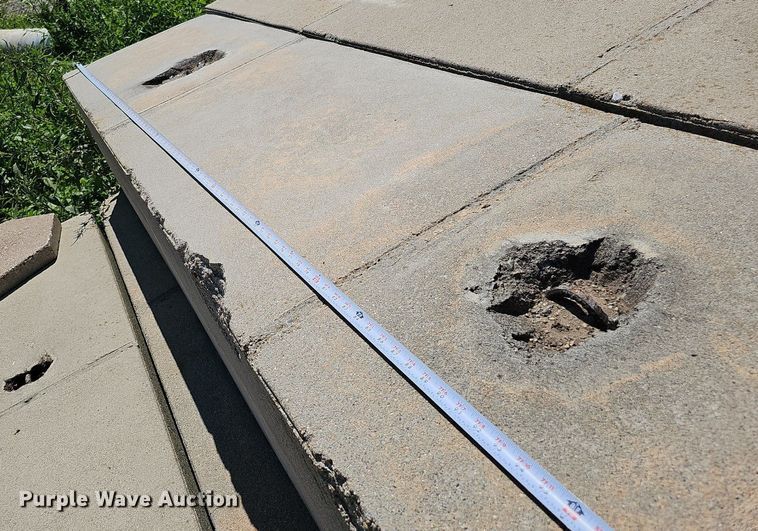 image for item DQ0198 Approximately 10 concrete blocks