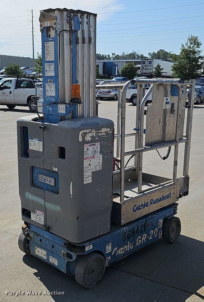 image for item DQ0258 2011 Genie GR-20  vertical lift