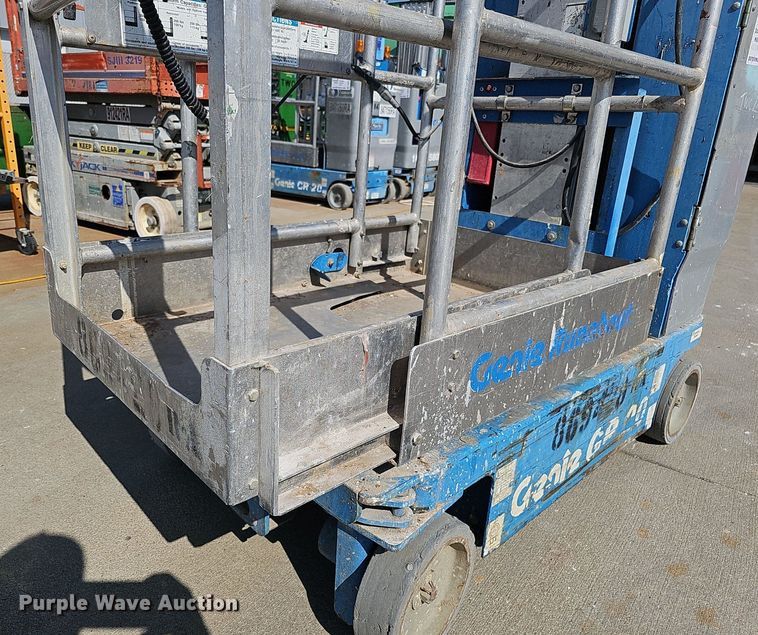 image for item DQ0258 2011 Genie GR-20  vertical lift