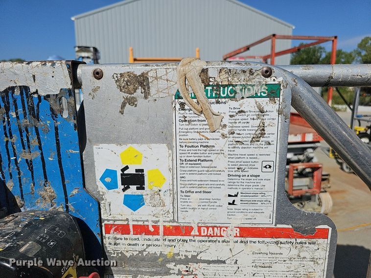 image for item DQ0258 2011 Genie GR-20  vertical lift