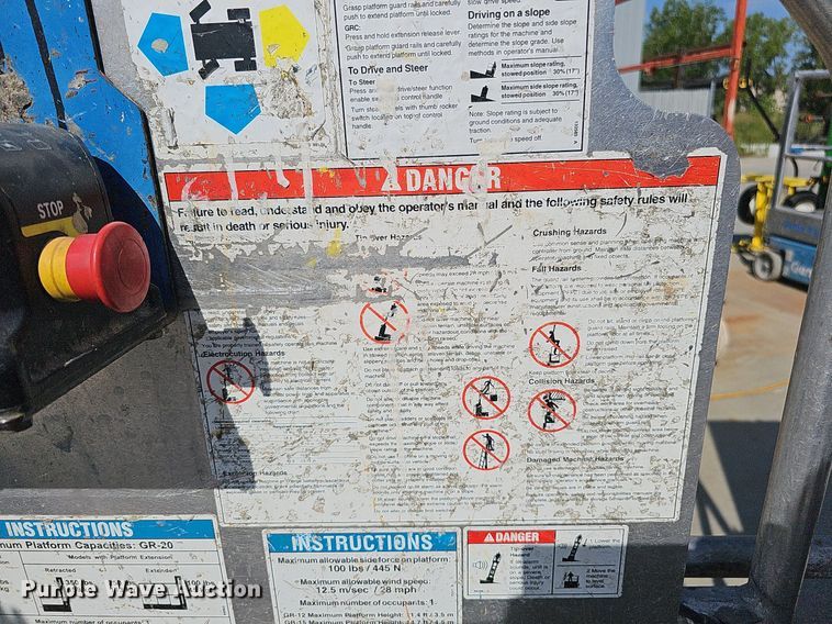 image for item DQ0258 2011 Genie GR-20  vertical lift