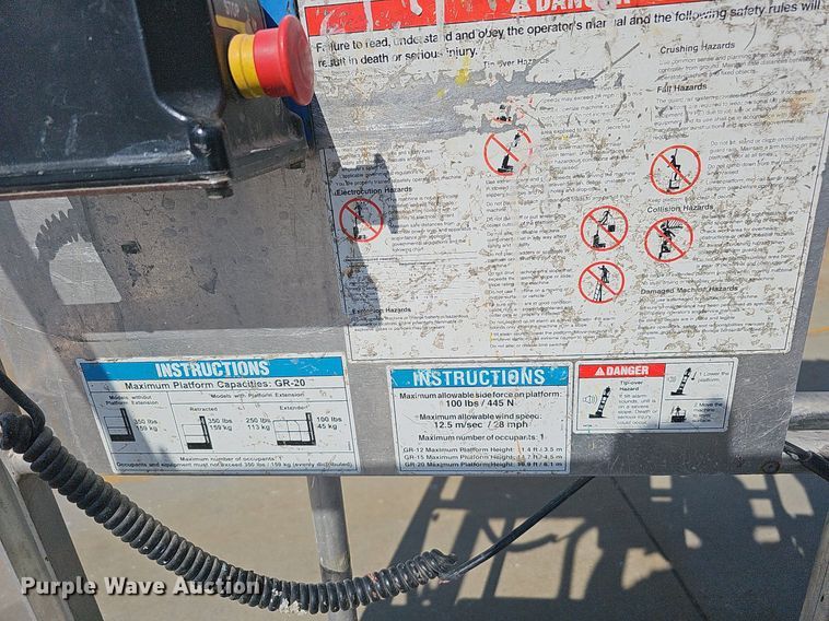 image for item DQ0258 2011 Genie GR-20  vertical lift