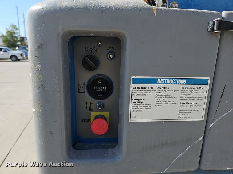 image for item DQ0258 2011 Genie GR-20  vertical lift