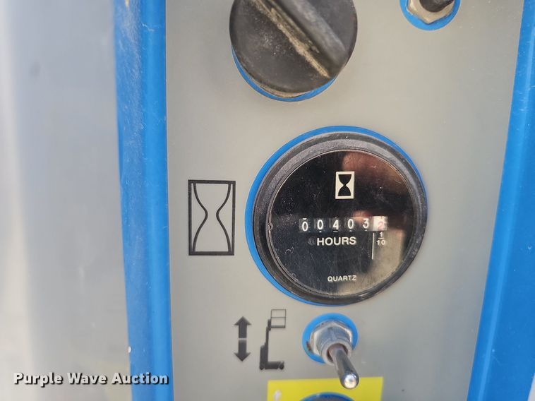 image for item DQ0258 2011 Genie GR-20  vertical lift