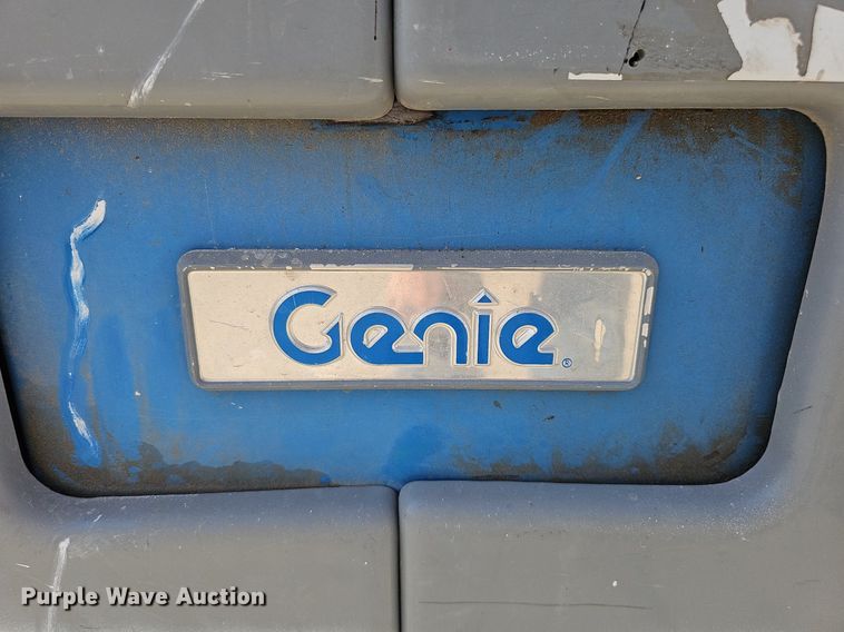image for item DQ0258 2011 Genie GR-20  vertical lift