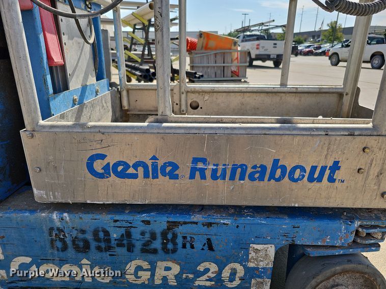 image for item DQ0258 2011 Genie GR-20  vertical lift