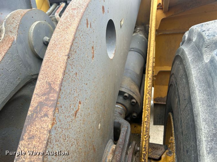 image for item DQ0889 1999 Volvo L150C  wheel loader