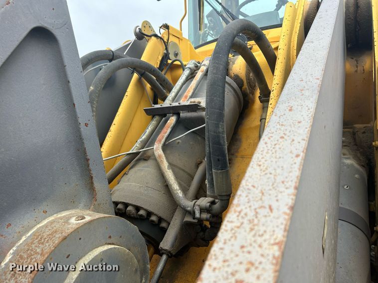 image for item DQ0889 1999 Volvo L150C  wheel loader