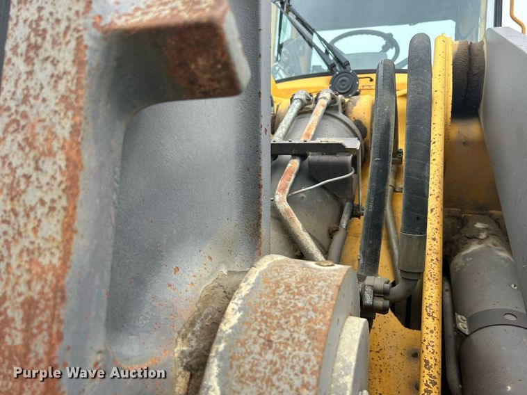 image for item DQ0889 1999 Volvo L150C  wheel loader