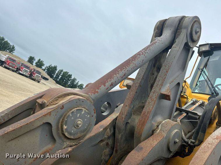 image for item DQ0889 1999 Volvo L150C  wheel loader