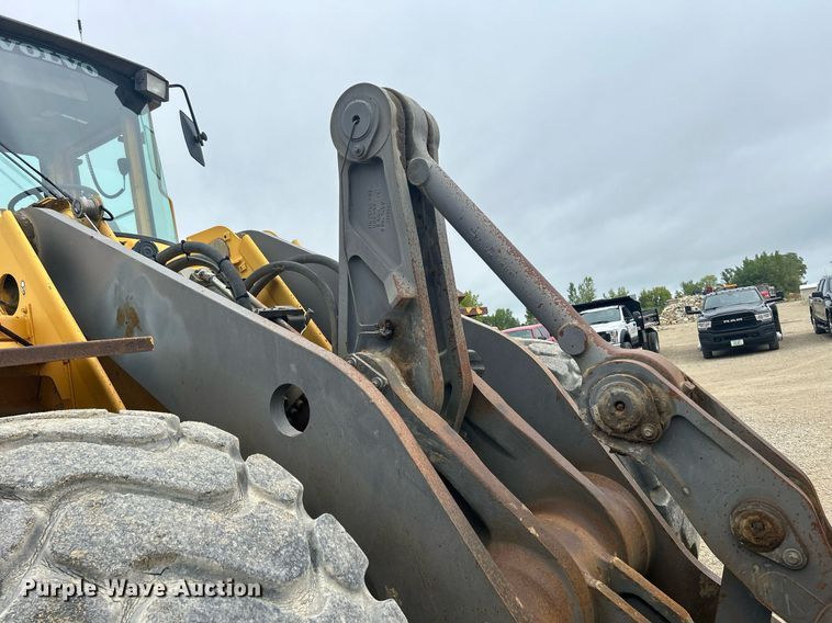 image for item DQ0889 1999 Volvo L150C  wheel loader