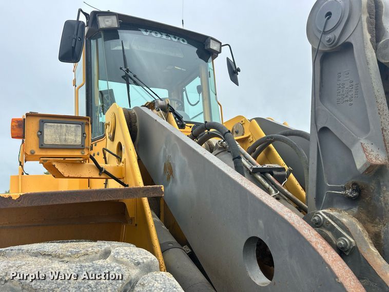 image for item DQ0889 1999 Volvo L150C  wheel loader