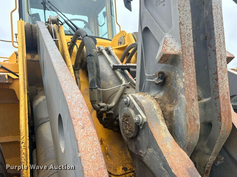 image for item DQ0889 1999 Volvo L150C  wheel loader