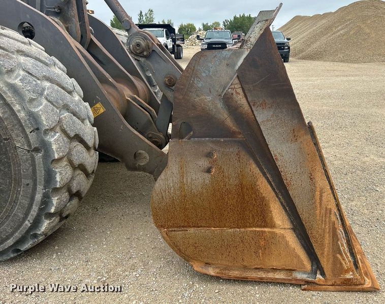 image for item DQ0889 1999 Volvo L150C  wheel loader