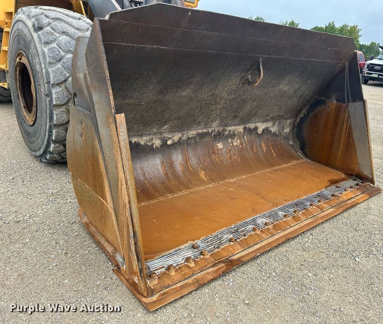 image for item DQ0889 1999 Volvo L150C  wheel loader