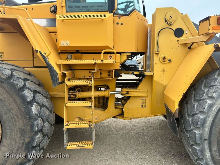 image for item DQ0889 1999 Volvo L150C  wheel loader