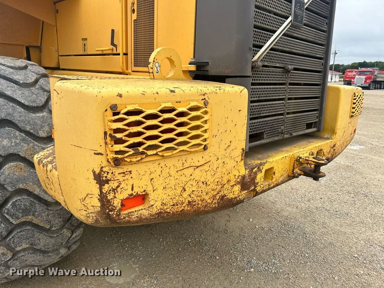 image for item DQ0889 1999 Volvo L150C  wheel loader